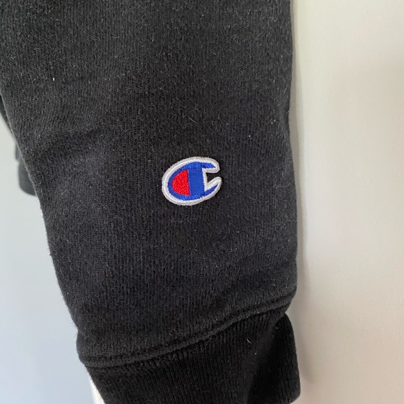 Women’s Champion Sweatshirt - Picture 4 of 5